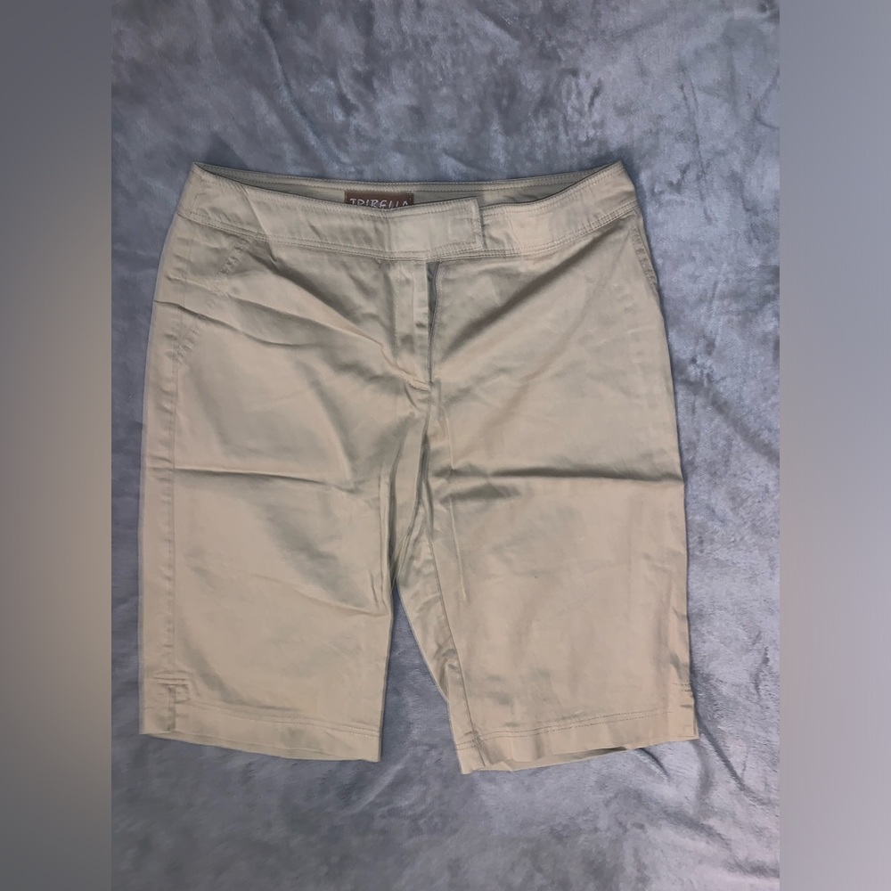 Tribella Sport khaki knee length shorts size 8